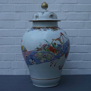 Een grote fijne Chinese famille rose dekselvaas, Yongzheng/Qianlong — foto 37
