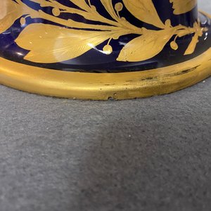 Een grote Franse Sèvres-stijl dekselvaas met vergulde bronzen montuur, gesign. Desprez, 19e eeuw — foto 12