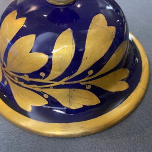 Een grote Franse Sèvres-stijl dekselvaas met vergulde bronzen montuur, gesign. Desprez, 19e eeuw — foto 9