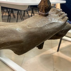 Een grote gepolychromeerde eikenhouten Christus, Vlaanderen, 1e kwart 16e eeuw — foto 35