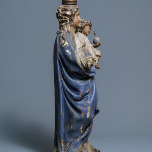 Een grote gepolychromeerde eikenhouten figuur van een Madonna met kind, 17e eeuw — foto 3