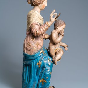 Een grote gepolychromeerde houten figuur van een Madonna met kind, 17e eeuw — foto 3