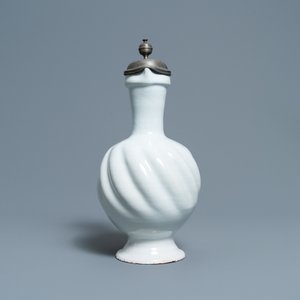 Een grote getorste witte Delftse kan met tinnen deksel, 17e eeuw — foto 5
