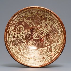 Een grote Hispano-Moreske lusterglazuur schotel met een vogel, Valencia of Manises, Spanje, 17e eeuw — foto 1
