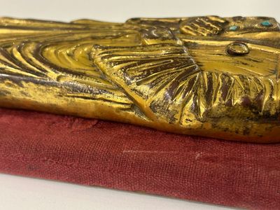 Een grote ingelegde vergulde koperen Sint-Antonius appliek, Limoges, Frankrijk, 13e eeuw of later — foto 11