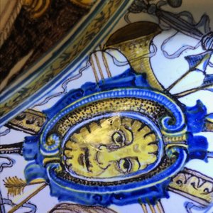 Een grote Italiaanse majolica 'Alexander de Grote' wapenschotel, atelier Francesco Grue, Castelli, 17e eeuw — foto 13
