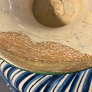Een grote Italiaanse majolica kom met Amor, Montelupo of Caffagiolo, 1e helft 16e eeuw — foto 25