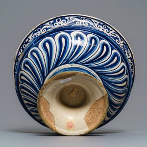 Een grote Italiaanse majolica kom met Amor, Montelupo of Caffagiolo, 1e helft 16e eeuw — foto 7