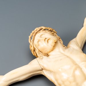Een grote ivoren Corpus, wellicht Frankrijk, 19e eeuw — foto 13