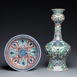 Een grote Iznik-stijl vaas en een schotel, Boch Frères Kéramis en Nimy, 1e helft 20e eeuw — foto 1