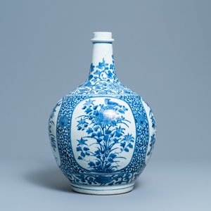 Een grote Japanse blauw-witte Arita fles, Edo, 17e eeuw — foto 2
