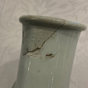 Een grote Japanse blauw-witte flesvormige Arita vaas met floraal decor, Edo, 17e eeuw — foto 8