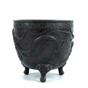 Een grote Japanse bronzen cachepot met reliëfdecor van een draak en een phoenix, Meiji, 19e eeuw — foto 3