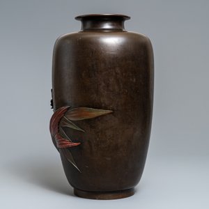 Een grote Japanse bronzen vaas met een koi, Meiji, 19e eeuw — foto 4