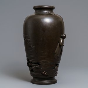 Een grote Japanse bronzen vaas met krabvissende kinderen, zegelmerk, Meiji, 19e eeuw — foto 2