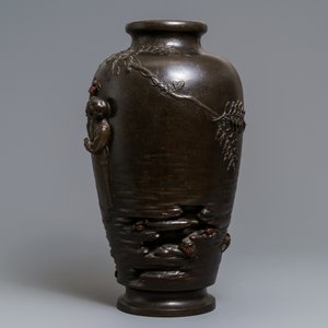 Een grote Japanse bronzen vaas met krabvissende kinderen, zegelmerk, Meiji, 19e eeuw — foto 4