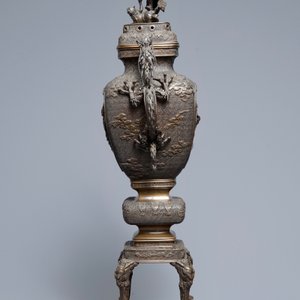Een grote Japanse bronzen wierookbrander op sokkel, Edo of Meiji, 19e eeuw — foto 2