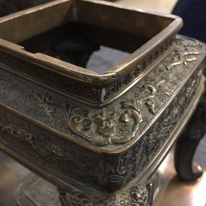 Een grote Japanse bronzen wierookbrander op sokkel, Edo of Meiji, 19e eeuw — foto 30