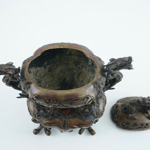 Een grote Japanse bronzen wierookbrander op sokkel, Meiji, 19e eeuw — foto 6
