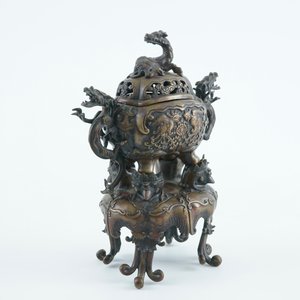 Een grote Japanse bronzen wierookbrander op sokkel, Meiji, 19e eeuw — foto 9