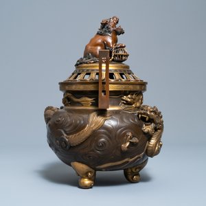 Een grote Japanse deels vergulde bronzen okimono van Benkei met wierookbrander, toegeschr. aan Miyao Eisuke, Meiji, ca. 1900 — foto 11