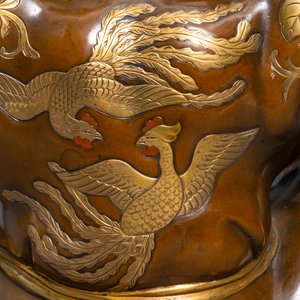 Een grote Japanse deels vergulde bronzen okimono van Benkei met wierookbrander, toegeschr. aan Miyao Eisuke, Meiji, ca. 1900 — foto 19