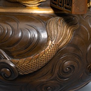 Een grote Japanse deels vergulde bronzen okimono van Benkei met wierookbrander, toegeschr. aan Miyao Eisuke, Meiji, ca. 1900 — foto 29