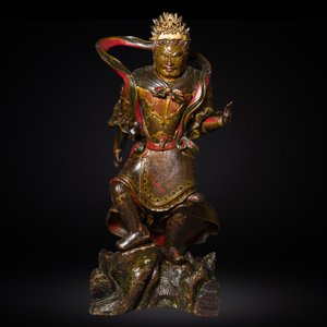 Een grote Japanse gelakte en gepolychromeerde houten sculptuur van een goddelijke generaal, Edo, gedateerd 1623 — foto 2