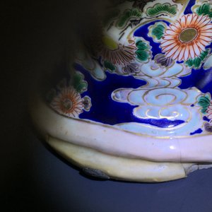Een grote Japanse Kutani figuur van een bijin, Meiji, 19e eeuw — foto 12