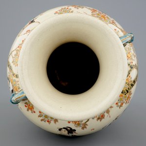 Een grote Japanse Satsuma vaas met figuratief decor, Meiji, 19e eeuw — foto 5