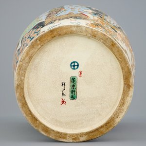 Een grote Japanse Satsuma vaas met figuratief decor, Meiji, 19e eeuw — foto 6