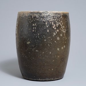 Een grote Japanse zoutglazuur steengoed gietpot, Meiji/Showa, 19/20e eeuw — foto 5