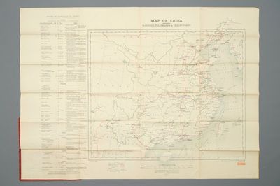 Een grote kaart van China door het Engels oorlogsbureau met spoorwegen, telegrafische lijnen en havens, ca. 1911