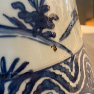 Een grote keizerlijke Chinese blauw-witte 'zun' vaas, Wanli merk en periode — foto 24