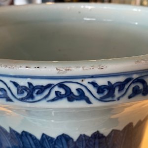 Een grote keizerlijke Chinese blauw-witte 'zun' vaas, Wanli merk en periode — foto 9