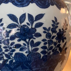 Een grote keizerlijke Chinese blauw-witte 'zun' vaas, Wanli merk en periode — foto 22