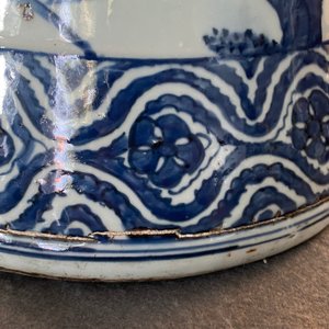 Een grote keizerlijke Chinese blauw-witte 'zun' vaas, Wanli merk en periode — foto 29