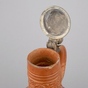 Een grote kruik in steengoed uit Raeren met Mercurius, gedateerd 1618 — foto 6
