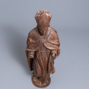 Een grote lindenhouten figuur van een bisschop, 18e eeuw — foto 6