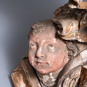 Een grote met glazen ogen bezette gepolychromeerde en vergulde houten figuur van Maria die ten Hemel vaart, Italië, 17e eeuw — foto 11