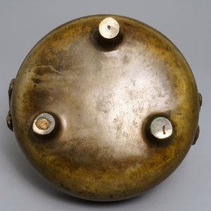 Een grote met zilver en koper ingelegde bronzen wierookbrander, China of Vietnam, 19e eeuw — foto 7