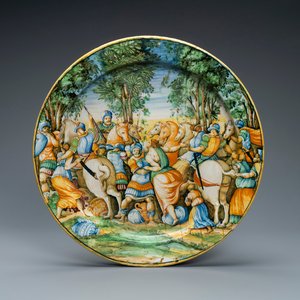 Een grote mythologische schotel in Italiaanse majolica met 'De ontvoering van de Sabijnse vrouwen', atelier Orazio Fontana, Urbino, midden 16e eeuw — foto 1