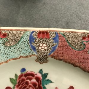 Een grote octagonale Chinese famille rose schotel met een gans, Yongzheng/Qianlong — foto 7