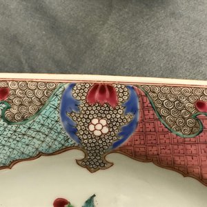 Een grote octagonale Chinese famille rose schotel met een gans, Yongzheng/Qianlong — foto 10