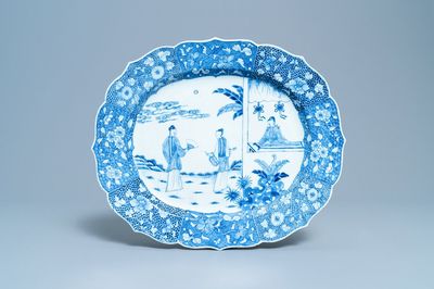 Een grote ovale Chinese blauw-witte 'Romance of the Western Chamber' schotel, Qianlong