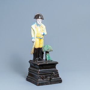 Een grote polychrome aardewerken fontein met Napoleon, Frankrijk, 19e eeuw — foto 1