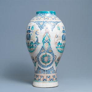 Een grote polychrome aardewerken vaas, Marokko of Tunesië, ca. 1900 — foto 2
