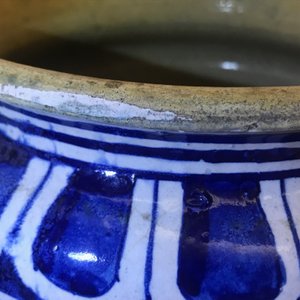 Een grote polychrome Antwerpse majolica albarello met a foglie decor, 2e helft 16e eeuw — foto 15