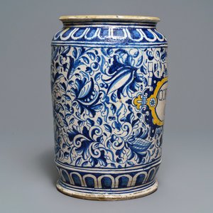 Een grote polychrome Antwerpse majolica albarello met a foglie decor, 2e helft 16e eeuw — foto 4