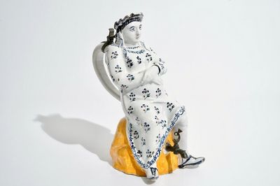 Een grote polychrome Brussels aardewerken kan met tinmontuur, zgn. Jacqueline, 18e eeuw